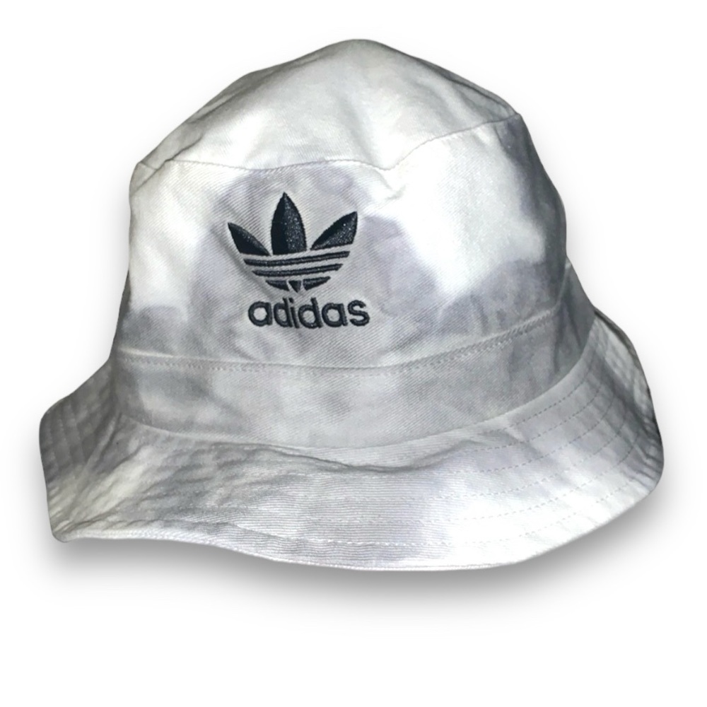 🔥❤️NWOTAdidas bucket hat❤️🔥